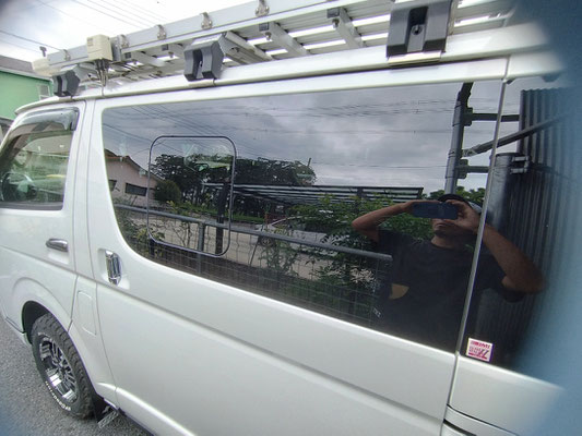 ハイエース 4型 パワースライドドア 小窓付きガラス に交換