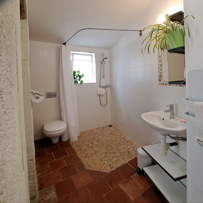 Salle d'eau du rez de chaussée Ruelle du Roc Gîte cosy en Touraine