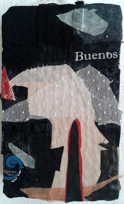 Eva Hradil "buenos" 2017, prendas con emoción en cartón, 25 x 15 cm