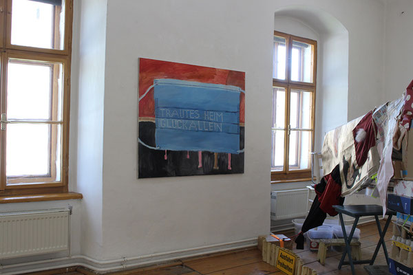 Ausstellung "Menschenufer" Großer Raum: "Hellblau I" oder "Trautes Heim" und "Verpackung und Dinge - Eine Irritation"