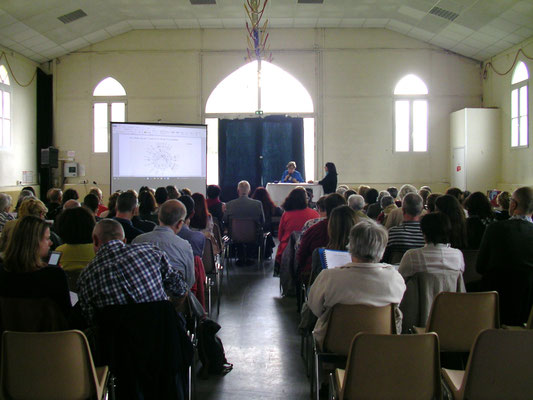 Une salle comble et attentive