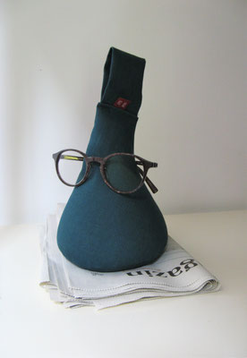 Brillenhalter Briefbeschwerer, Der Butler "Higgins" Petrol