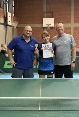 Bild: Jugend-Trainer Mattias Jung, Carlotta Gottwald, Vater Thomas Gottwald
