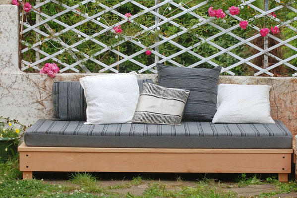 meuble de jardin bois avec matelas et dossier pour exterieur