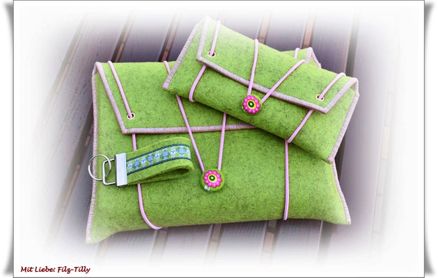 Geschenke aus Filz sind reine Seelenschmeichler. Noch dazu in Handarbeit. So sind sie individualisierbar und personalisierbar. Reine Unikate