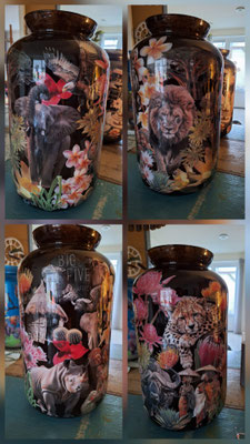 Vaas Big5, reverse decoupage, 40 cm. hoog. Prijs: €114