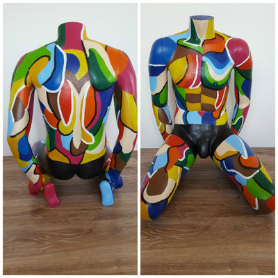 Etalagepop  "Black Beauty". Hoogte ca. 88 cm. Leuk als woon- of bedrijfsdecoratie. Prijs: € 800.