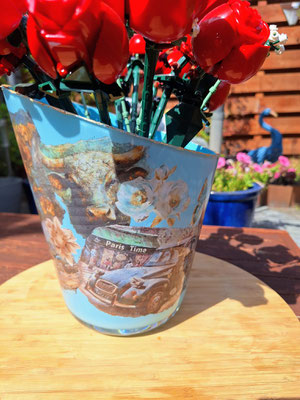 Vaas oude auto's, reverse decoupage  €50,-