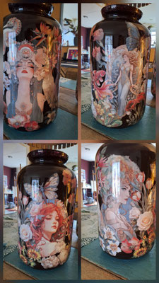 Vaas Jugendstil, reverse decoupage, 40 cm. hoog. Prijs: €114