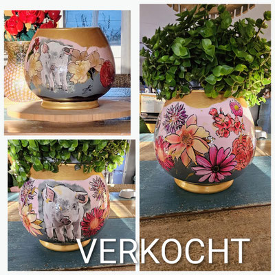 Vaas biggetjes, decoupage en acrylverf, VERKOCHT 