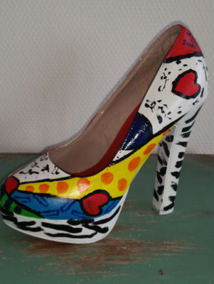 High heels, beschilderde schoen als woondecoratie. Privé-collectie.