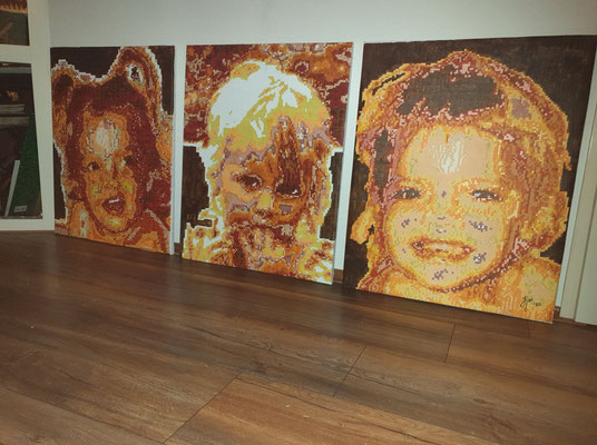Pixelart acryl drieluik, 75-60 cm.