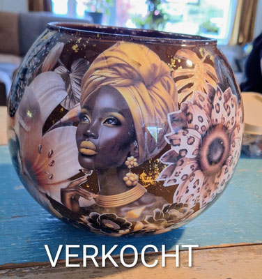 Vaas Afrikaanse vrouw, reverse decoupage  VERKOCHT