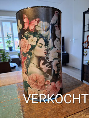 Vaas vrouwen grafietgrijs, reverse decoupage VERKOCHT