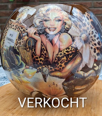 Vaas Marilyn Monroe, reverse decoupage  VERKOCHT