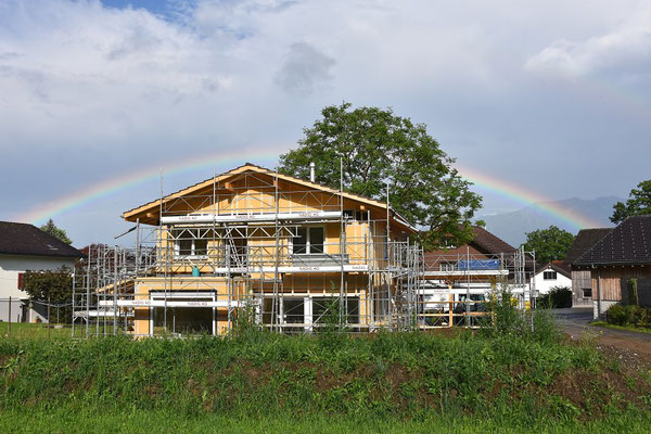 Haus mit Regenbogen