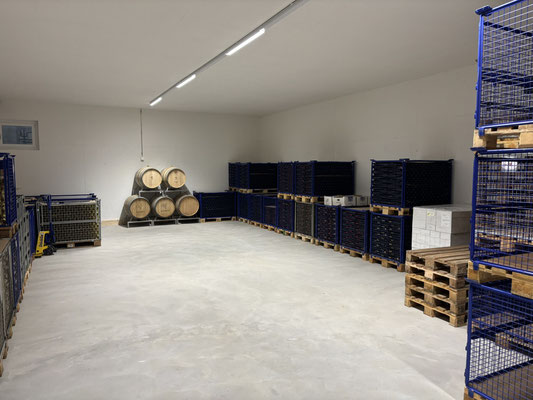 Grosszügiges Weinlager