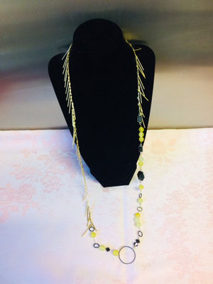Gele jade, onyx, gouden geometrische vormen, gouden halsketting
