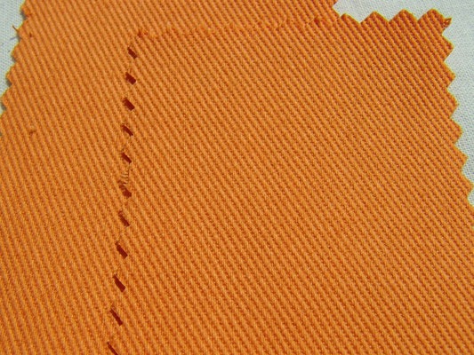 BW-Köper in orange, 220 cm breit, 16,90 €/m