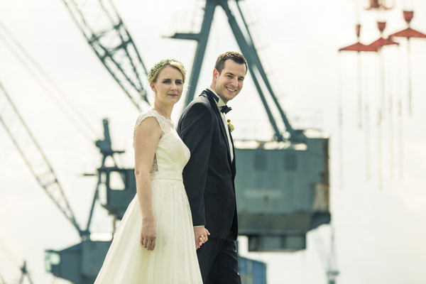 Brautpaar, Neuenfelde, Hamburg – minalux wedding photography | intuitive Hochzeitsfotografie in Berlin und Hamburg von Mina Esfandiari