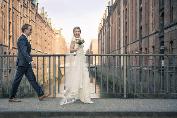 Brautpaar, Speicherstadt, Hafencity, Hamburg, minalux, wedding photography, Hochzeitsreportage, Hochzeitsfotografie, Mina Esfandiari