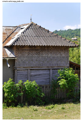 Das Holzgeflecht scheint ein typisches Merkmal für Häuser der Gegend zwischen Bukarest und den Karpaten zu sein. 