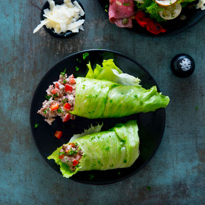 "Salatwraps mit Hackfleisch" aus dem Kochbuch "Looking Good Naked" (Mark Maslow) Südwest Verlag, Foodstyling Roland Göbel Berlin  www.foodstylist-to-book.com, Foto ©Udo Einenkel, Foodfotograf www.udoeinenkel.de      