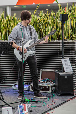 Music Secrets Schüler Live bei der Messe Nürnberg 2016 E-Gitarren Solo 