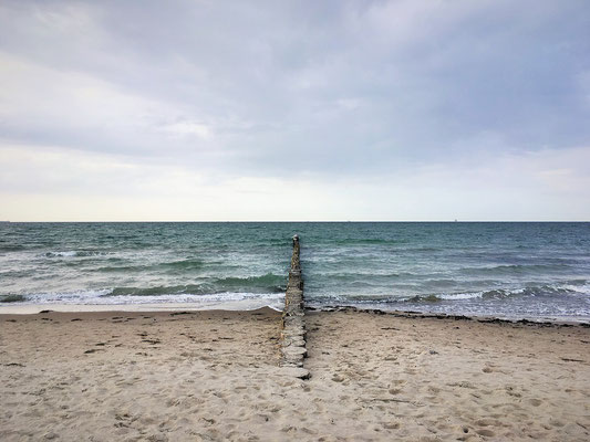 Buhne im Meer