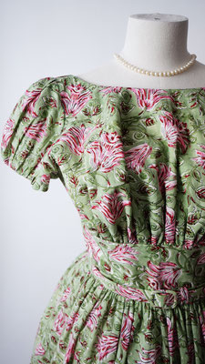 The gathered bust and sleeves design is very flattering and so authentic to the 1950s.