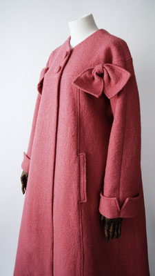 Midcentury inspired Wool coat designed & handmade in Switzerland. Side pockets and a flowy Rayon lining for best comfort. Shown with a petticoat underneath.