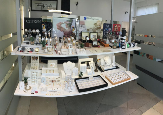 Schmuckstück, Juwelier, Geschäftsräume, Auslagen