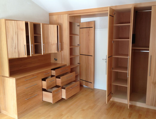 www.der-einbauschrank.de     Schlafzimmereinbauschrank in Massivholz