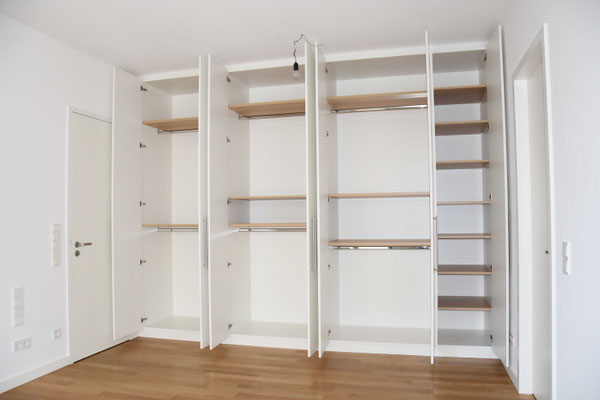 www.der-einbauschrank.de / Schlafzimmereinbauschrank weiß