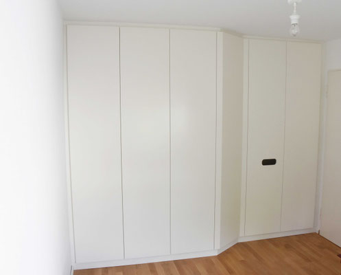 www.der-einbauschrank.de     Schlafzimmereinbauschrank weiß