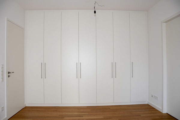 www.der-einbauschrank.de / Schlafzimmereinbauschrank weiß