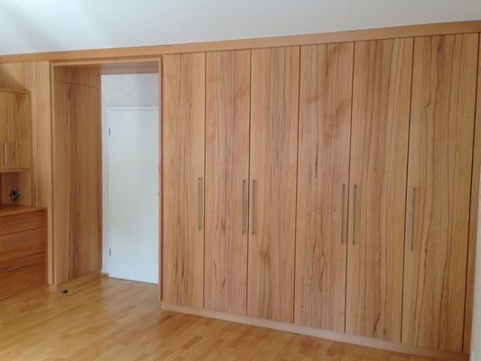 www.der-einbauschrank.de    Schlafzimmereinbauschrank in Massivholz