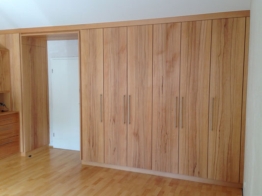 www.der-einbauschrank.de     Schlafzimmereinbauschrank in Massivholz