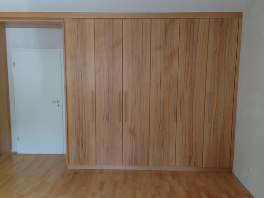 www.der-einbauschrank.de     Schlafzimmereinbauschrank in Massivholz