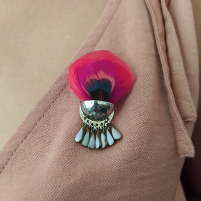 Broche Divine en plumes