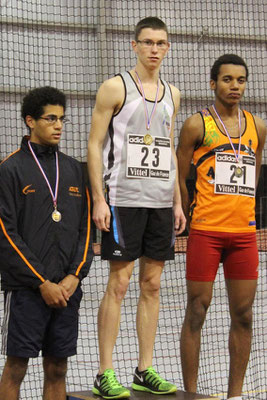 Gilles sur le podium du 800 junior