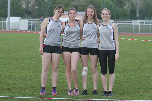 4x100m féminin : Roxane, Cyrielle, Florence P et Juliette