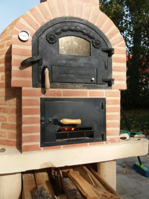 Das erste Feuer im Backofen