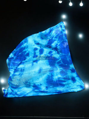 "Blue Moon" Batik aus Blau und Türkis