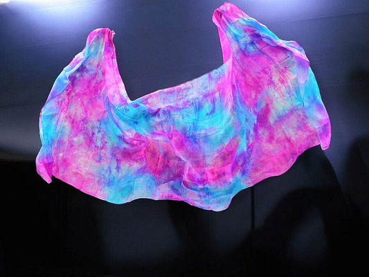 "Mermaid Fantasy" Batik aus Weiß, Türkis und Pink