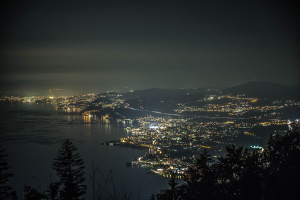 Nachtstimmung am Genfer See über Montreux