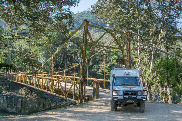 Abenteuerliche Hängebrücke bei Semuc Champey