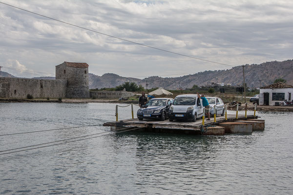 Fähre über die Meerenge bei Butrint