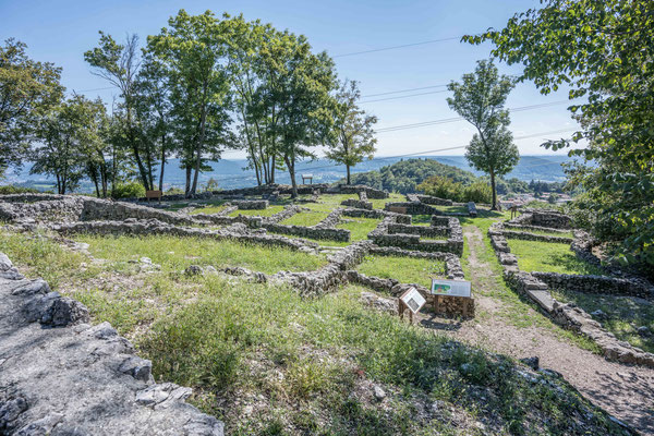 Die Ruinen einer prähistorischen Siedlung bei Tremona