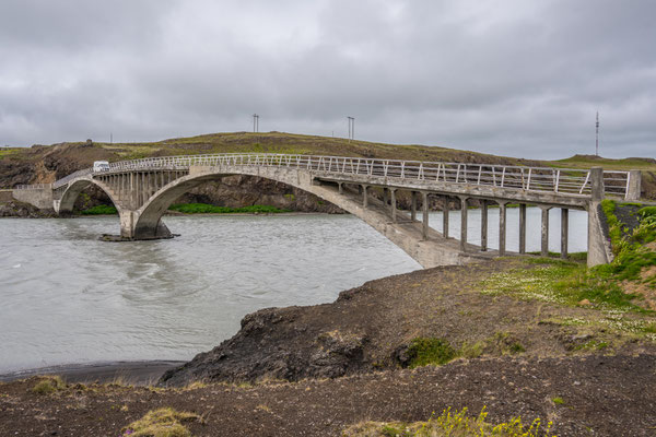 Elegante Betonbrücke